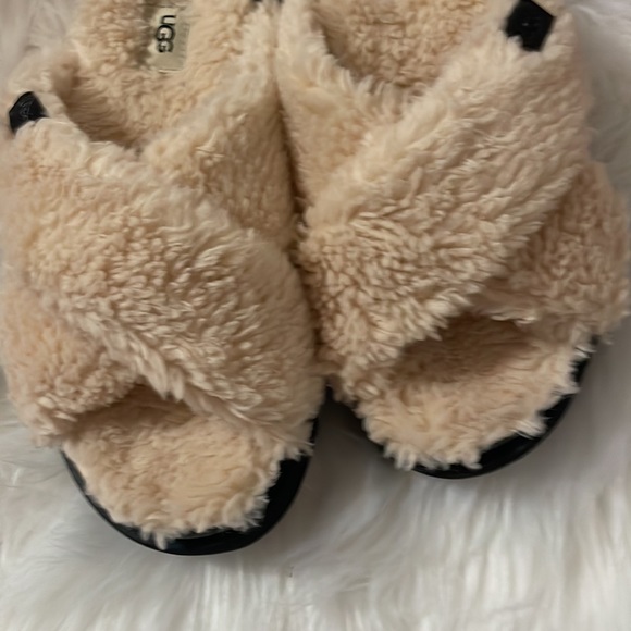 Ugg Fuzz Sugar Cross Slide New size 8, 9 - Picture 13 of 14